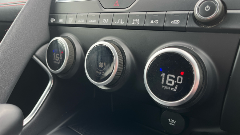 Jaguar E-Pace 2.0d Chequered Flag Edition 5dr Auto Diesel Estate